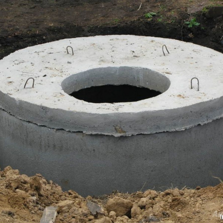 Вставка в бетонные кольца. Плита перекрытия с люком 1пп15-1. Крышка бетонная для кольца кс10-9. Выгребная яма кс10. Колодец из бетонных КС 10.10.